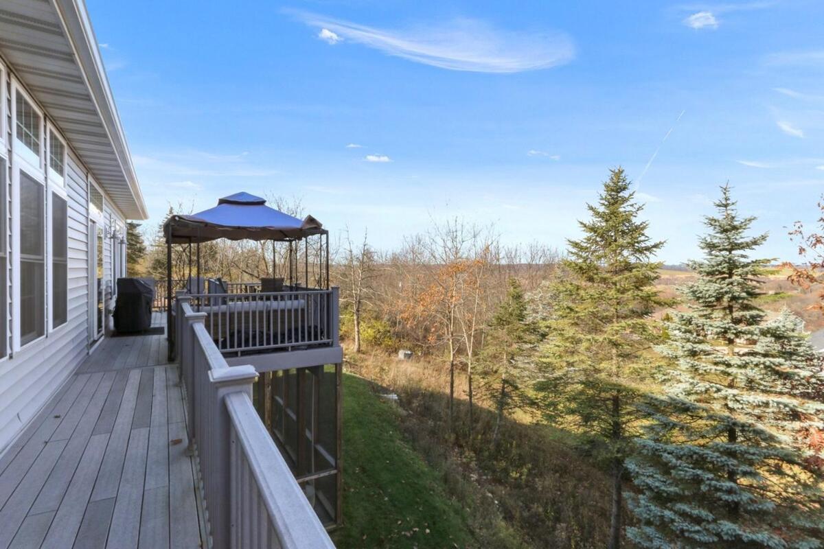 Stunning And Spacious Lookout Lodge -Floor-Ceiling Windows - Fireplace - Tree Views Lake Geneva Exterior photo