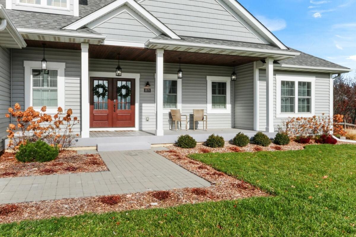 Stunning And Spacious Lookout Lodge -Floor-Ceiling Windows - Fireplace - Tree Views Lake Geneva Exterior photo